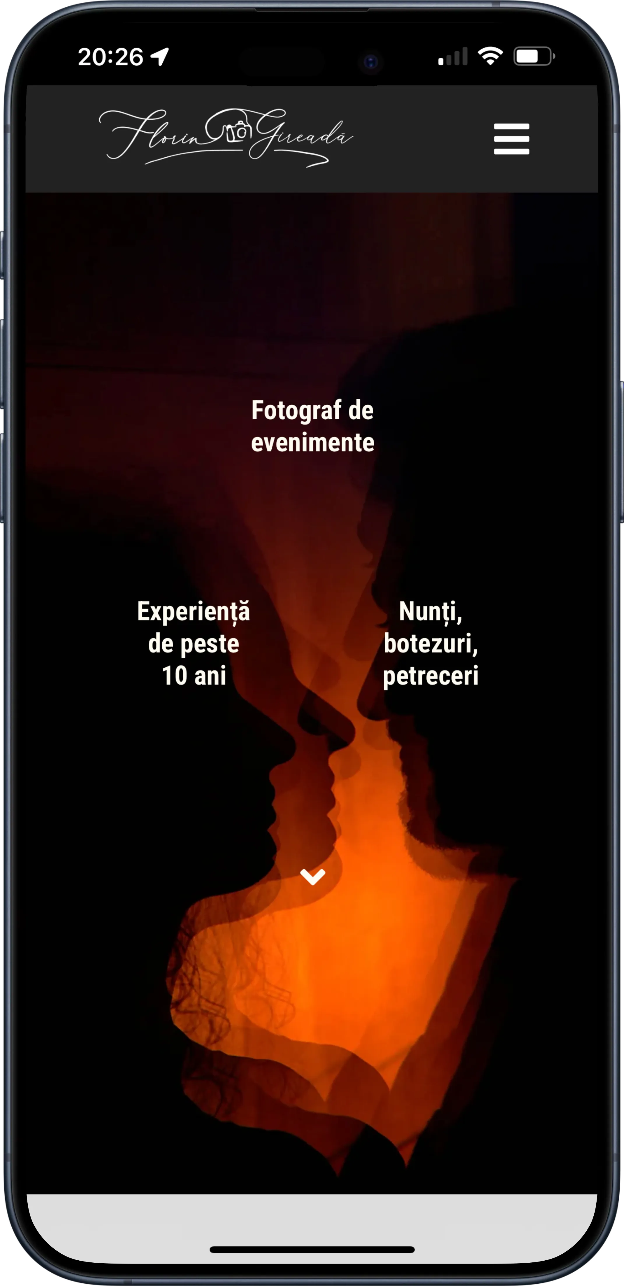 Phone cu un website de fotografie pe ecran